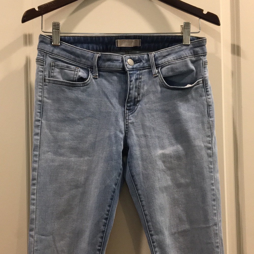 Uniqlo womens skinny light wash jeans zippers on bottom sides size 28 w/stretch